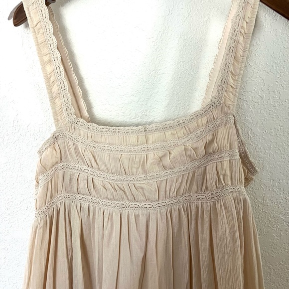 Elegant Cream Maxi Dress - Picture 5 of 11